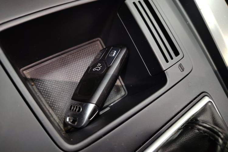 Used Audi A4L 2024 40 TFSI Fashion Dynamic Model Vehicle Key