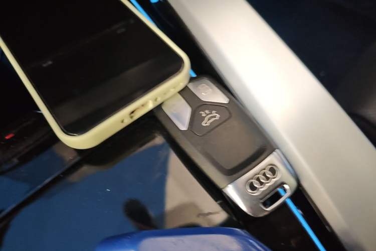 Used Audi A4L 2024 40 TFSI Fashion Dynamic Model Vehicle Key