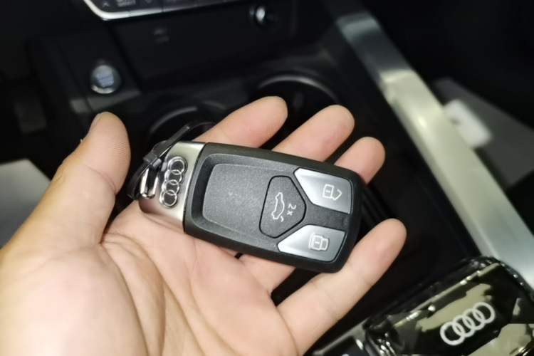 Used Audi A4L 2024 40 TFSI Fashion Dynamic Model Vehicle Key