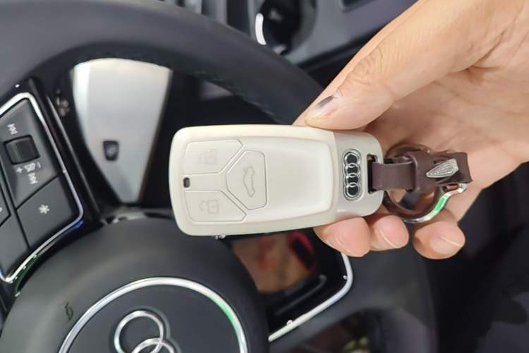 Used Audi A4L 2024 40 TFSI Fashion Dynamic Model Vehicle Key