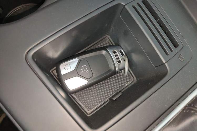 Used Audi A4L 2024 40 TFSI Fashion Dynamic Model Vehicle Key