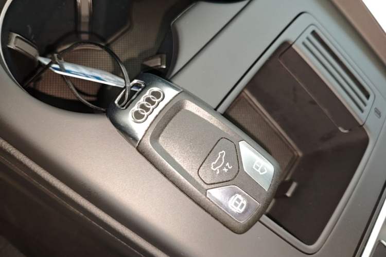 Used Audi A4L 2024 40 TFSI Fashion Dynamic Model Vehicle Key