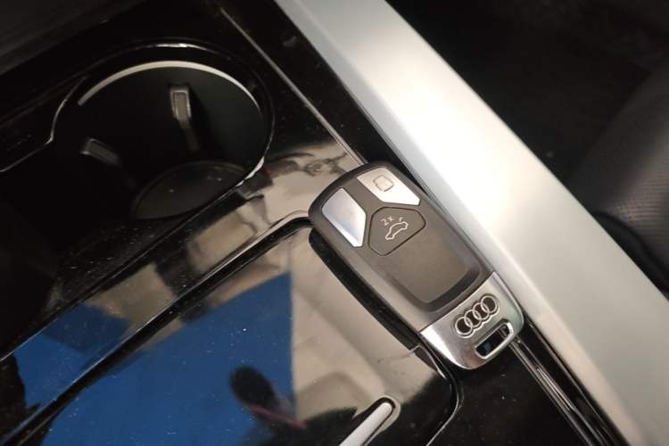 Used Audi A4L 2024 40 TFSI Fashion Dynamic Model Vehicle Key
