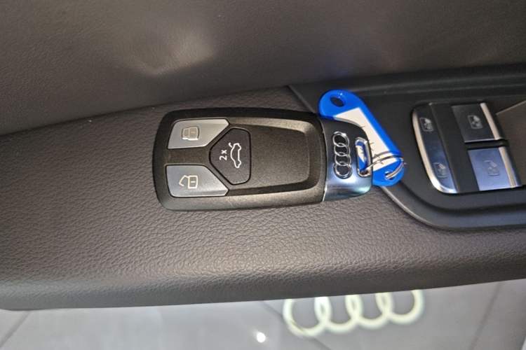 Used Audi A4L 2024 40 TFSI Fashion Dynamic Model Vehicle Key