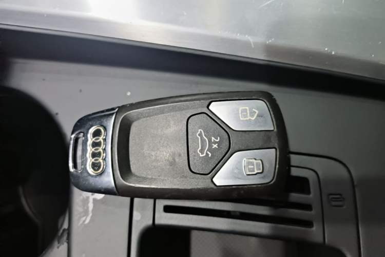 Used Audi A4L 2024 40 TFSI Fashion Dynamic Model Vehicle Key