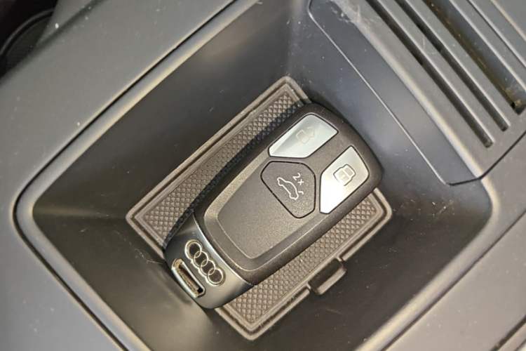 Used Audi A4L 2024 40 TFSI Fashion Dynamic Model Vehicle Key