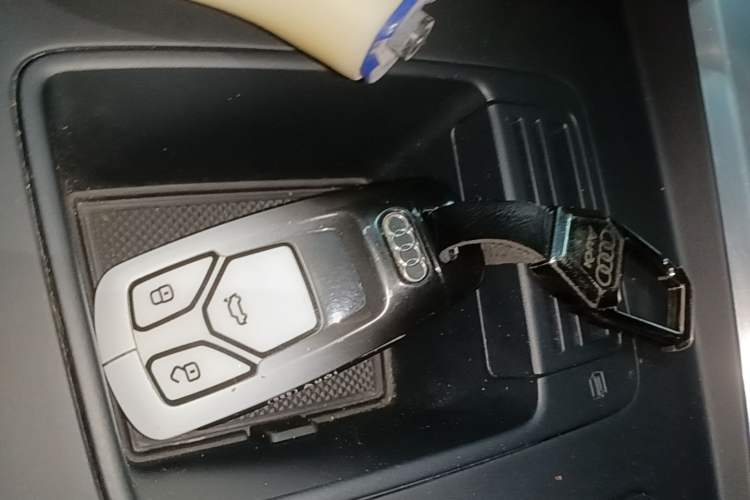 Used Audi A4L 2024 40 TFSI Fashion Dynamic Model Vehicle Key