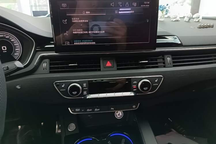 Used Audi A4L 2025 2 Million Units Enjoyment Version 40 TFSI Luxury Dynamic Edition Audio And AC Panel