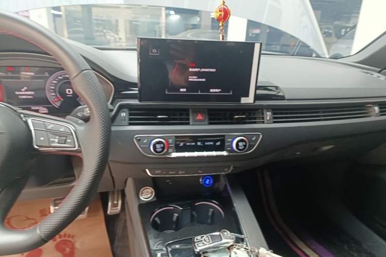 Used Audi A4L 2025 2 Million Units Enjoyment Version 40 TFSI Luxury Dynamic Edition Audio And AC Panel