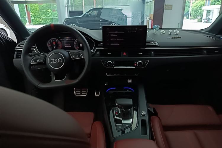 Used Audi A4L 2025 2 Million Units Enjoyment Version 40 TFSI Luxury Dynamic Edition Center Console