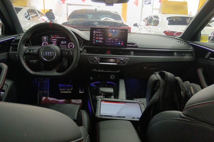 Used Audi A4L 2025 2 Million Units Enjoyment Version 40 TFSI Luxury Dynamic Edition Center Console