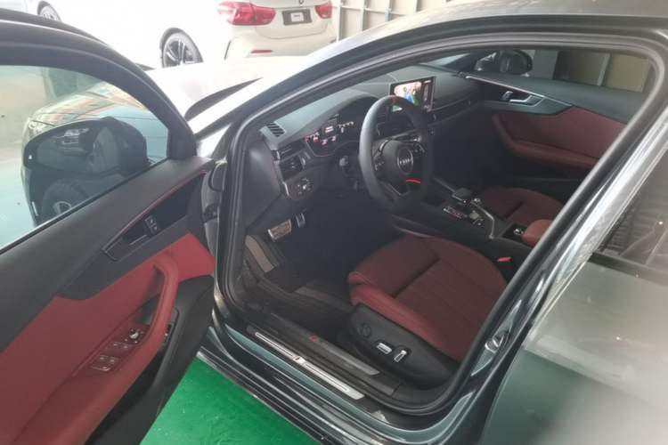 Used Audi A4L 2025 2 Million Units Enjoyment Version 40 TFSI Luxury Dynamic Edition Driver Seat