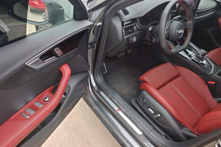 Used Audi A4L 2025 2 Million Units Enjoyment Version 40 TFSI Luxury Dynamic Edition Driver Seat
