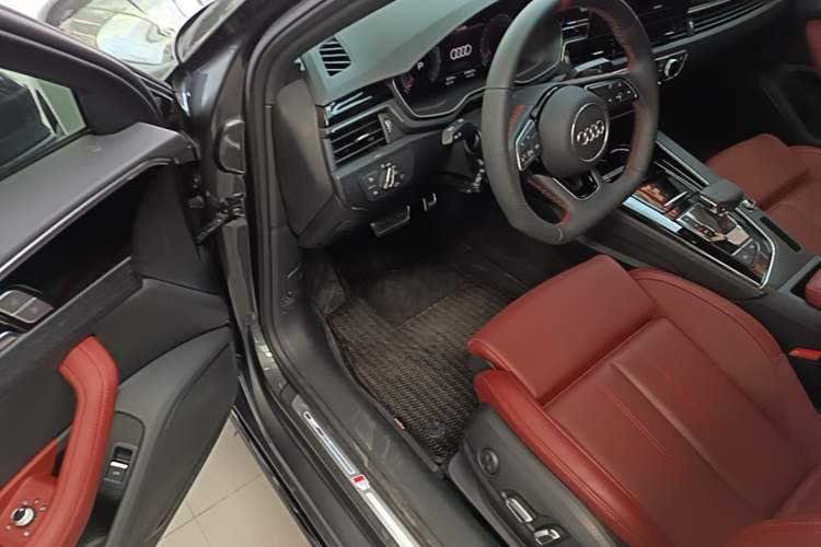 Used Audi A4L 2025 2 Million Units Enjoyment Version 40 TFSI Luxury Dynamic Edition Driver Seat