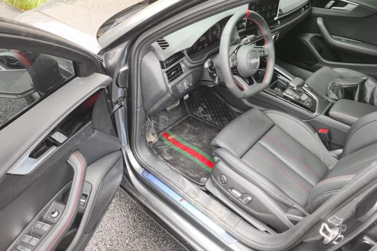 Used Audi A4L 2025 2 Million Units Enjoyment Version 40 TFSI Luxury Dynamic Edition Driver Seat