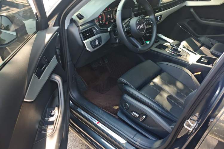 Used Audi A4L 2025 2 Million Units Enjoyment Version 40 TFSI Stylish and Dynamic Type Driver Seat