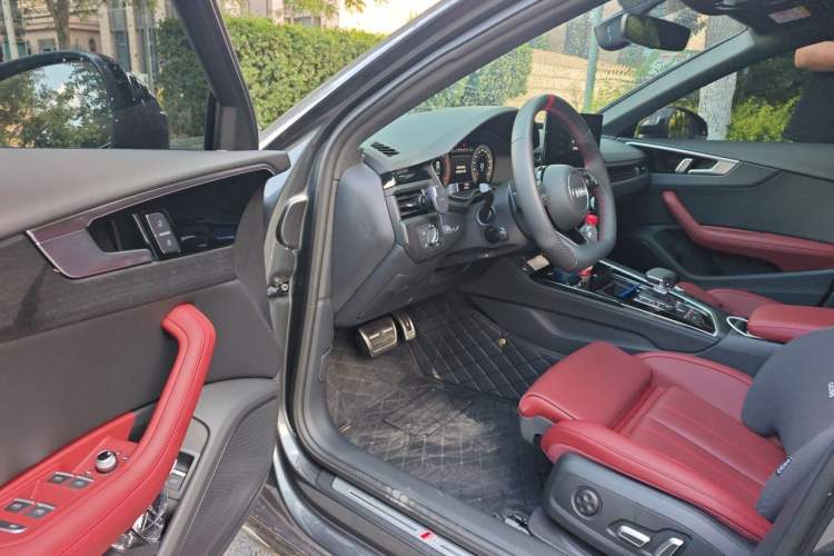 Used Audi A4L 2025 2 Million Units Enjoyment Version 40 TFSI Luxury Dynamic Edition Driver Seat
