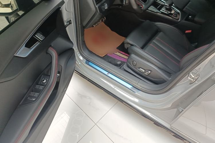 Used Audi A4L 2025 2 Million Units Enjoyment Version 40 TFSI Luxury Dynamic Edition Driver Seat