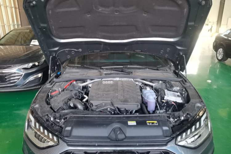 Used Audi A4L 2025 2 Million Units Enjoyment Version 40 TFSI Luxury Dynamic Edition Engine Bay