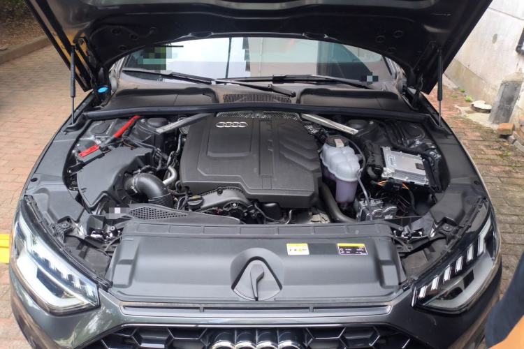 Used Audi A4L 2025 2 Million Units Enjoyment Version 40 TFSI Luxury Dynamic Edition Engine Bay