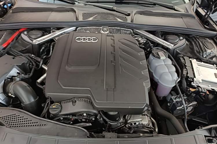 Used Audi A4L 2025 2 Million Units Enjoyment Version 40 TFSI Luxury Dynamic Edition Engine Bay