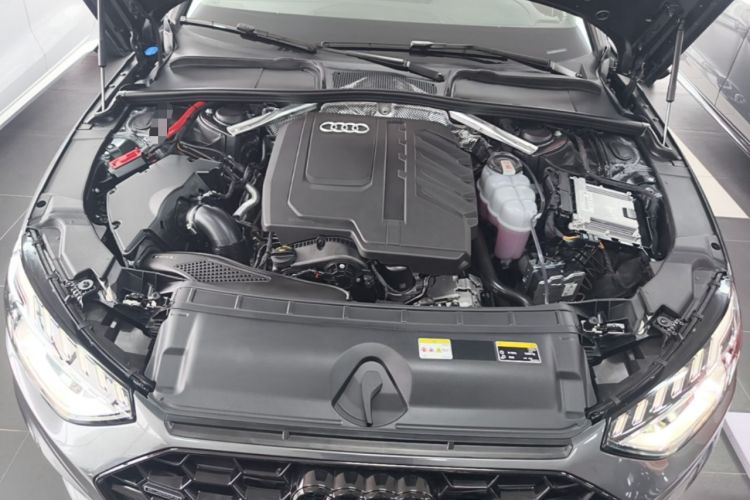 Used Audi A4L 2025 2 Million Units Enjoyment Version 40 TFSI Luxury Dynamic Edition Engine Bay