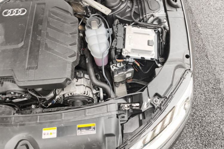 Used Audi A4L 2025 2 Million Units Enjoyment Version 40 TFSI Luxury Dynamic Edition Engine Bay Left