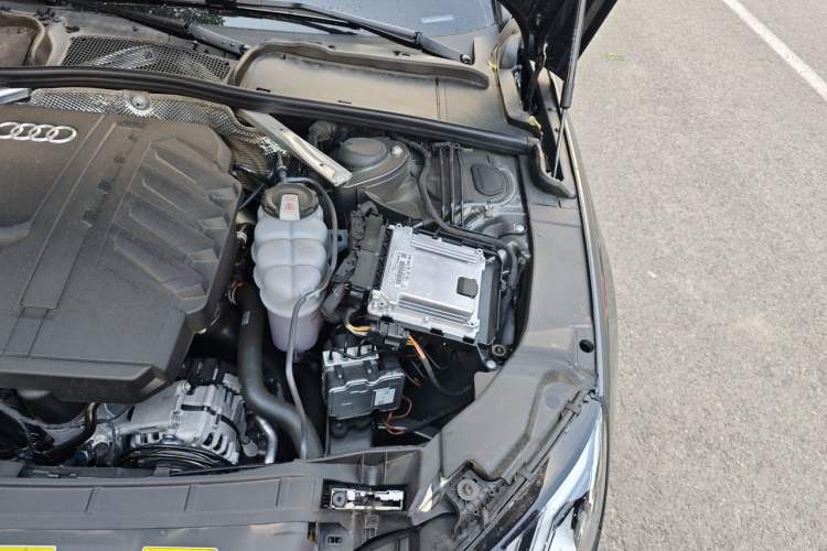 Used Audi A4L 2025 2 Million Units Enjoyment Version 40 TFSI Luxury Dynamic Edition Engine Bay Left