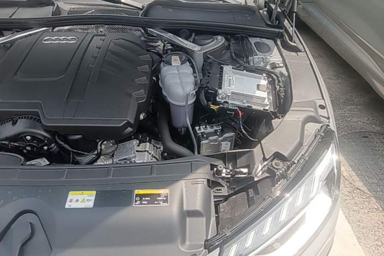 Used Audi A4L 2025 2 Million Units Enjoyment Version 40 TFSI Luxury Dynamic Edition Engine Bay Left
