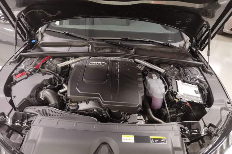 Used Audi A4L 2025 2 Million Units Enjoyment Version 40 TFSI Luxury Dynamic Edition Engine Bay