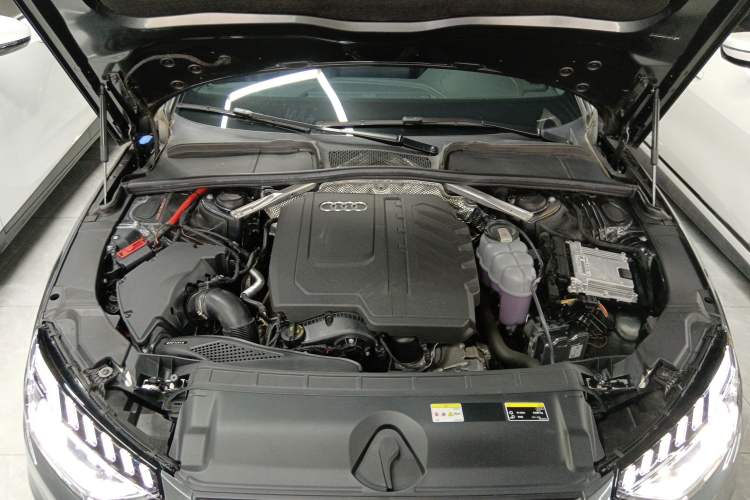 Used Audi A4L 2025 2 Million Units Enjoyment Version 40 TFSI Luxury Dynamic Edition Engine Bay