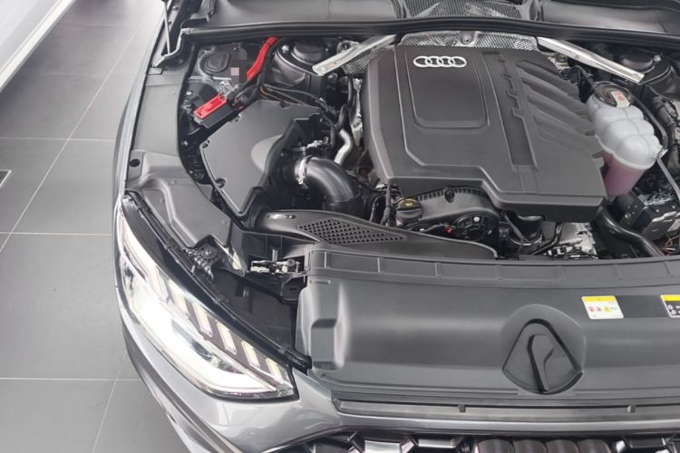 Used Audi A4L 2025 2 Million Units Enjoyment Version 40 TFSI Luxury Dynamic Edition Engine Bay Right