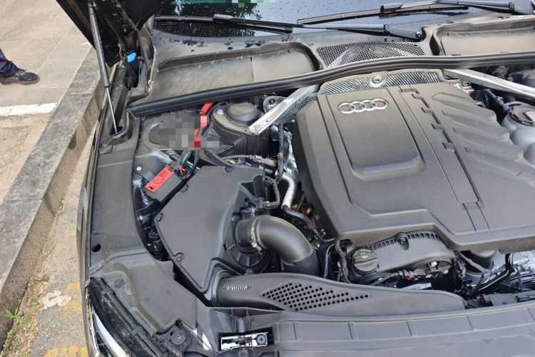 Used Audi A4L 2025 2 Million Units Enjoyment Version 40 TFSI Luxury Dynamic Edition Engine Bay Right