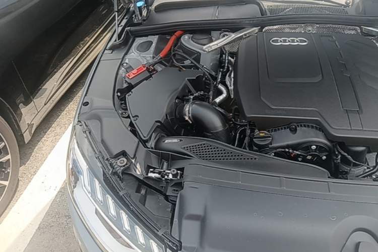Used Audi A4L 2025 2 Million Units Enjoyment Version 40 TFSI Luxury Dynamic Edition Engine Bay Right