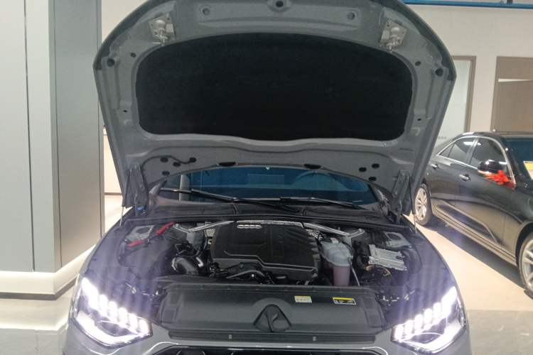 Used Audi A4L 2025 2 Million Units Enjoyment Version 40 TFSI Luxury Dynamic Edition Engine Bay