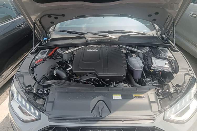 Used Audi A4L 2025 2 Million Units Enjoyment Version 40 TFSI Luxury Dynamic Edition Engine Bay