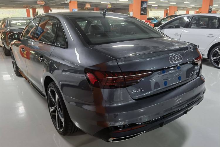 Used Audi A4L 2025 2 Million Units Enjoyment Version 40 TFSI Luxury Dynamic Edition Exterior 4
