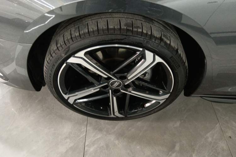 Used Audi A4L 2025 2 Million Units Enjoyment Version 40 TFSI Luxury Dynamic Edition Exterior 4