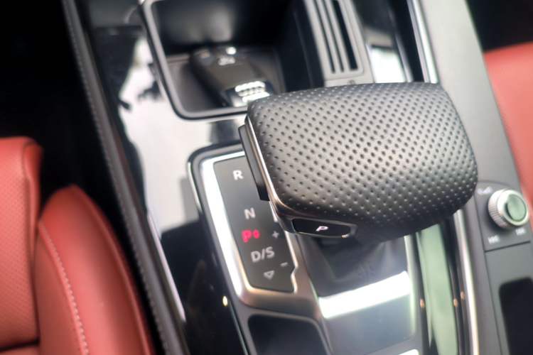 Used Audi A4L 2025 2 Million Units Enjoyment Version 40 TFSI Luxury Dynamic Edition B&O Starry Night Edition Gear Lever