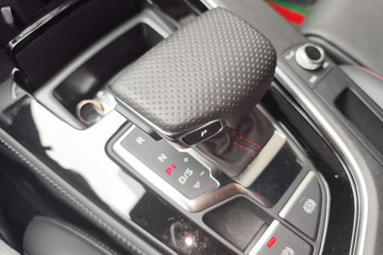 Used Audi A4L 2025 2 Million Units Enjoyment Version 40 TFSI Luxury Dynamic Edition Gear Lever