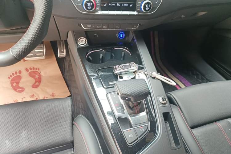 Used Audi A4L 2025 2 Million Units Enjoyment Version 40 TFSI Luxury Dynamic Edition Gear Lever