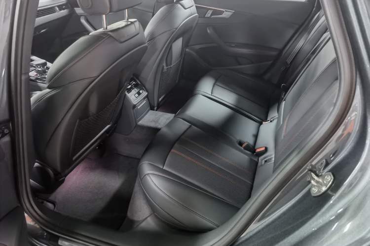 Used Audi A4L 2025 2 Million Units Enjoyment Version 40 TFSI Luxury Dynamic Edition Interior 3