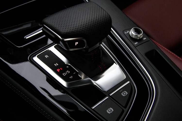 Used Audi A4L 2025 2 Million Units Enjoyment Version 40 TFSI Luxury Dynamic Edition Interior 5