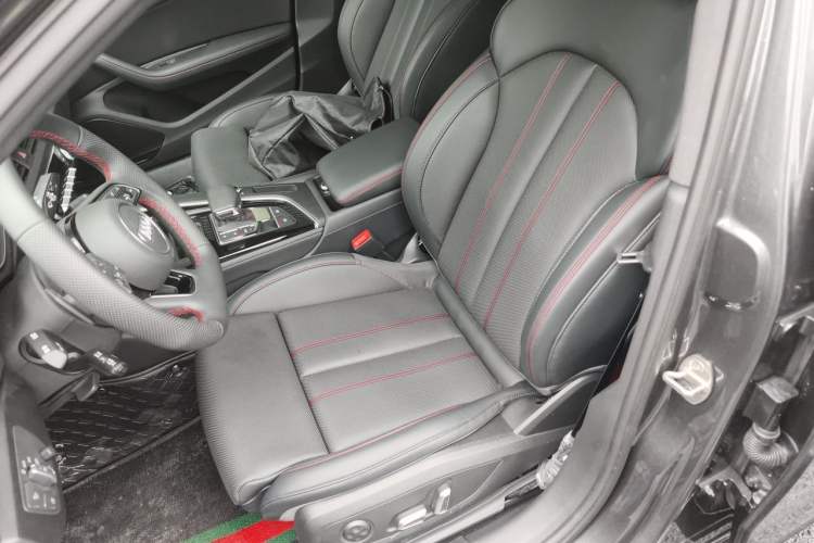 Used Audi A4L 2025 2 Million Units Enjoyment Version 40 TFSI Luxury Dynamic Edition Left Front Seat