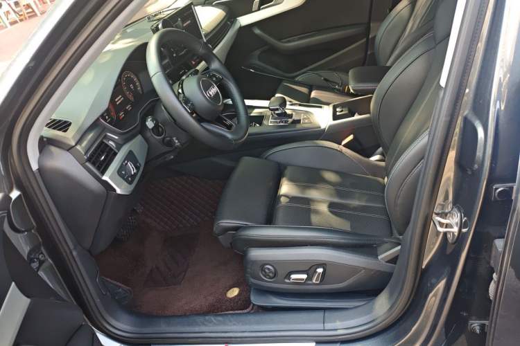 Used Audi A4L 2025 2 Million Units Enjoyment Version 40 TFSI Stylish and Dynamic Type Left Front Seat