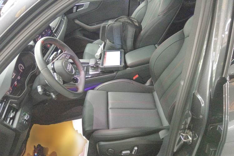 Used Audi A4L 2025 2 Million Units Enjoyment Version 40 TFSI Luxury Dynamic Edition Left Front Seat