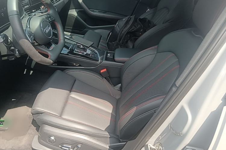 Used Audi A4L 2025 2 Million Units Enjoyment Version 40 TFSI Luxury Dynamic Edition Left Front Seat