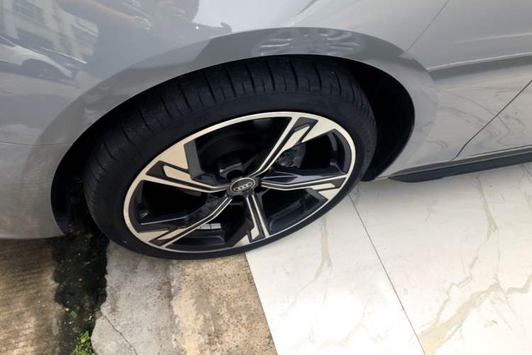 Used Audi A4L 2025 2 Million Units Enjoyment Version 40 TFSI Luxury Dynamic Edition B&O Starry Night Edition Left Front Wheel Hub