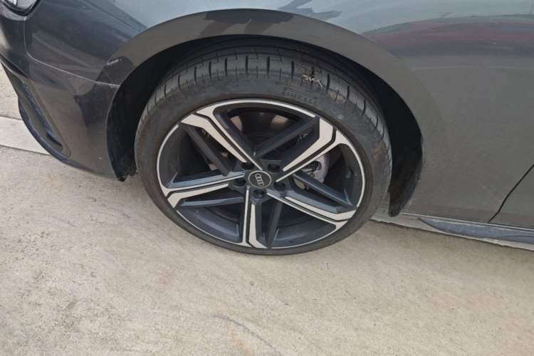 Used Audi A4L 2025 2 Million Units Enjoyment Version 40 TFSI Luxury Dynamic Edition Left Front Wheel Hub