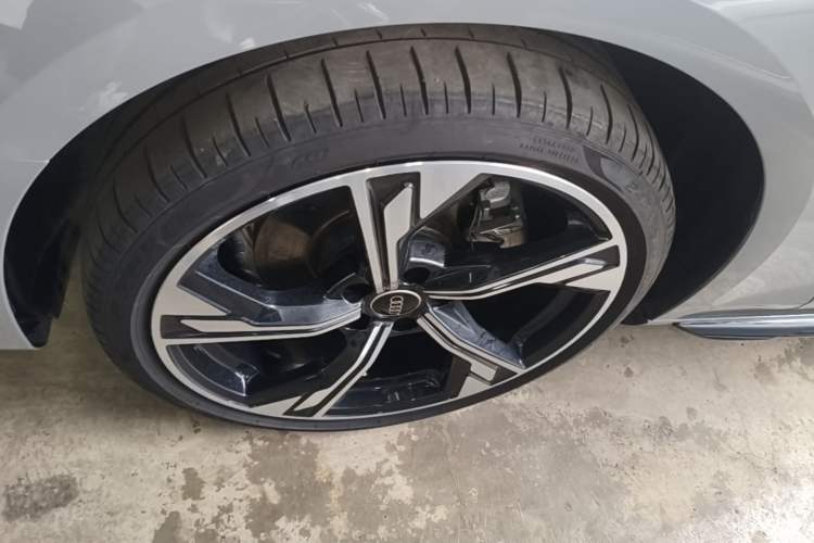Used Audi A4L 2025 2 Million Units Enjoyment Version 40 TFSI Luxury Dynamic Edition B&O Starry Night Edition Left Front Wheel Hub